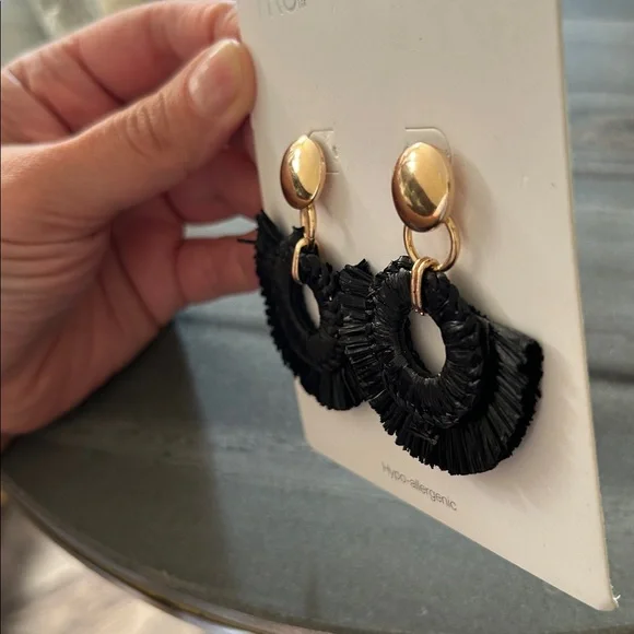 Time and Tru Black and Gold Statement Earrings - Picture 3 of 4